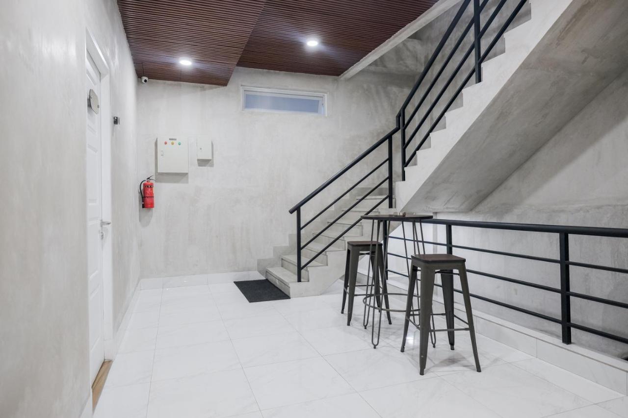 Reddoorz Plus @ Jalan Juanda Medan Esterno foto