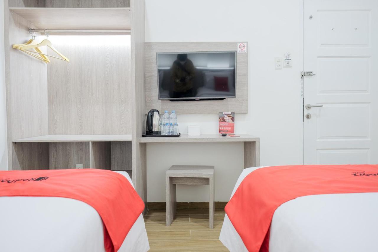 Reddoorz Plus @ Jalan Juanda Medan Esterno foto