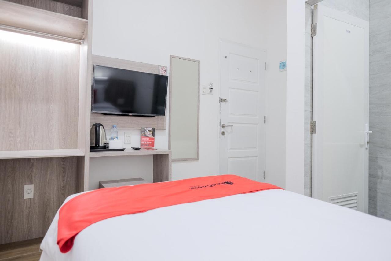 Reddoorz Plus @ Jalan Juanda Medan Esterno foto