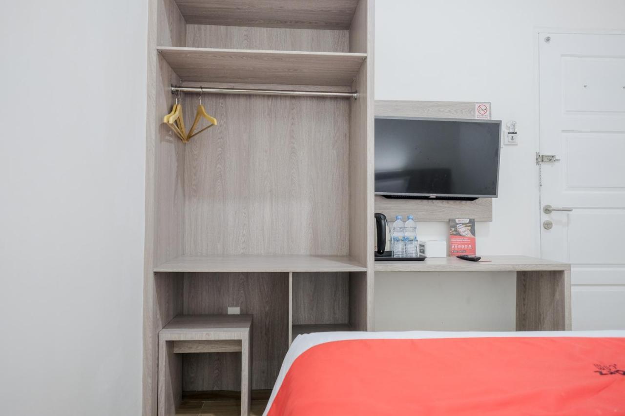 Reddoorz Plus @ Jalan Juanda Medan Esterno foto