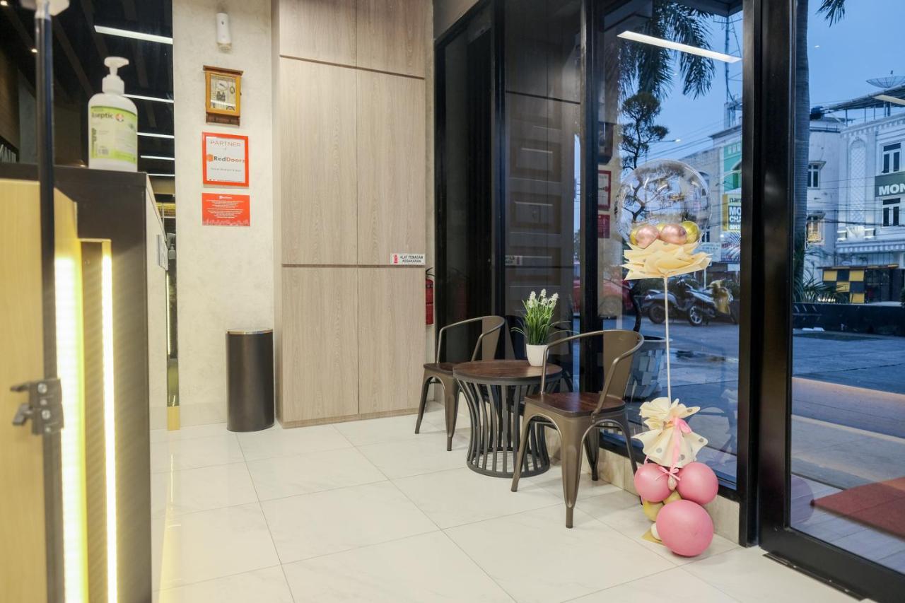 Reddoorz Plus @ Jalan Juanda Medan Esterno foto